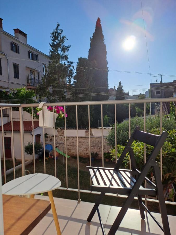 Yulia Apartman Pula Exterior foto